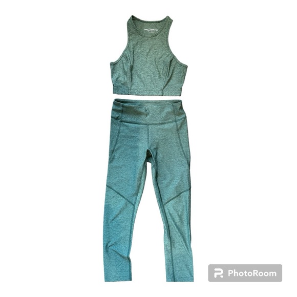 Outdoor Voices Hunter Green Leggings and Sports Bra - Picture 3 of 5